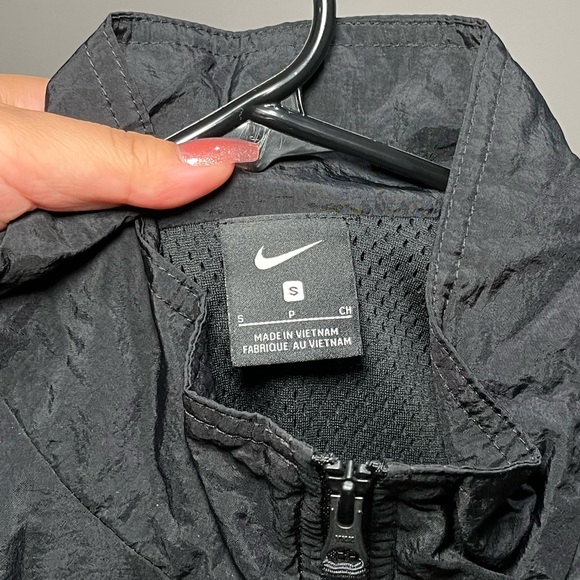 Nike Windbreaker - Picture 3 of 3